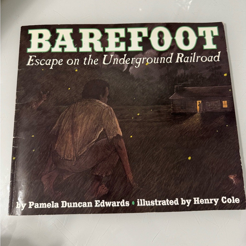 Books - Picture 2 of 14